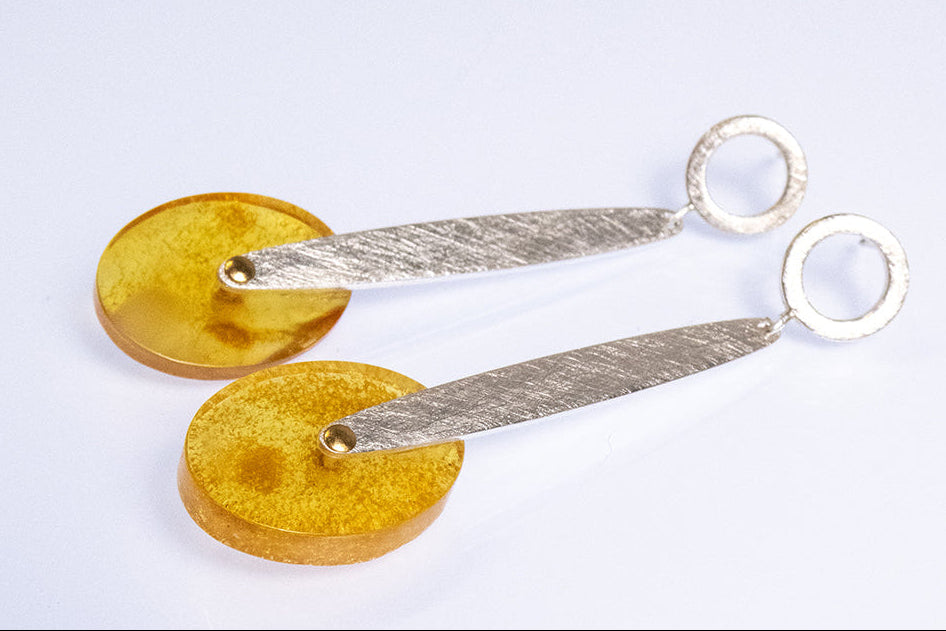 Kolczyki sztyfty „Satin Sardines” średnie, w kolorze brudnym